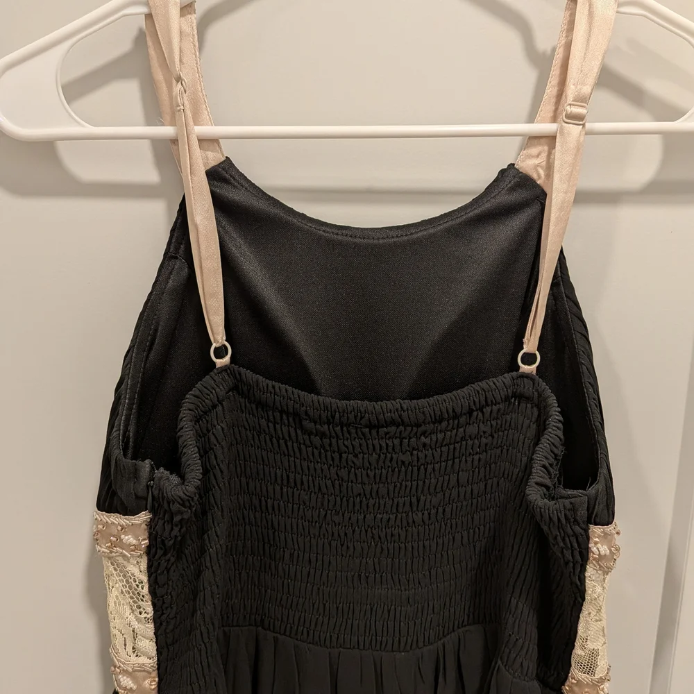 Elegant Black Dress - Picture 5 of 6